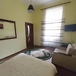 1ком апартаменты,парковка,улхорватская *