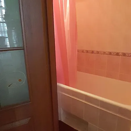 1Ком Апартаменты,Парковка,Улхорватская *